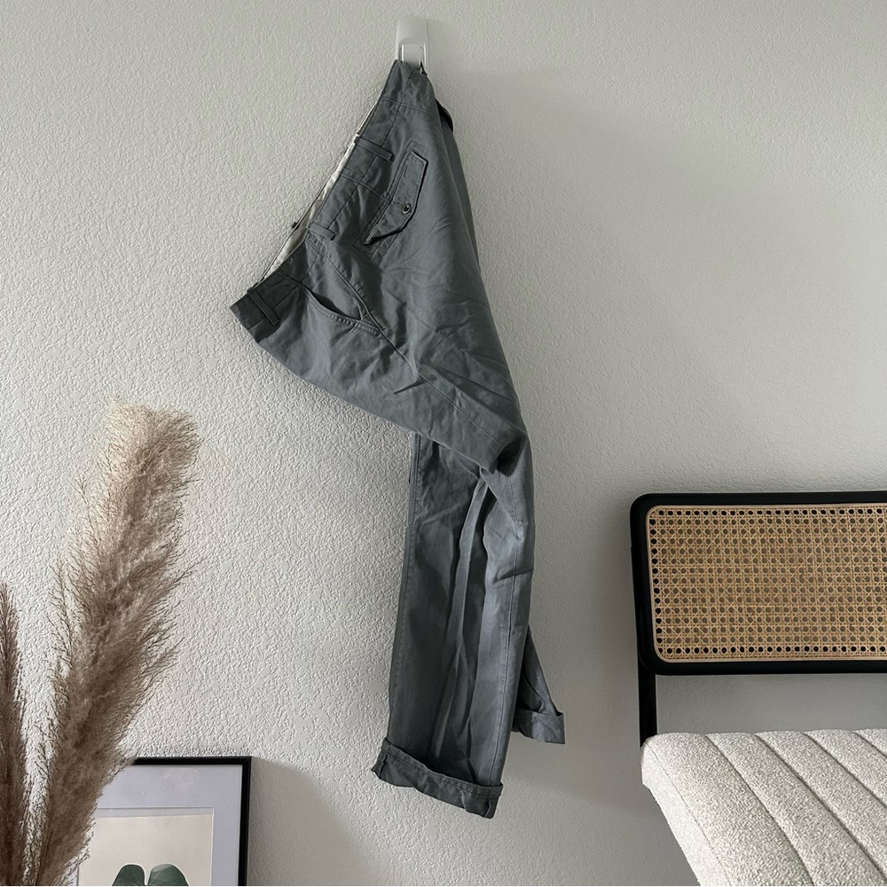 Men’s 34x30 Gray Levi’s Chino Pants